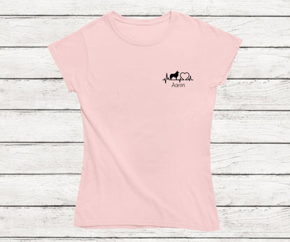 Herzschlag Hunde T-Shirt in Pink mit Personalisierung - Frontansicht