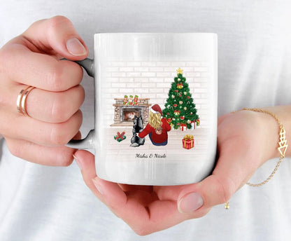 Festlich gestaltete 'Personalisierte Weihnachtstasse Haustier' mit Hundemotiv und Weihnachtsbaum für besinnliche Stunden. Einseitig in der Hand