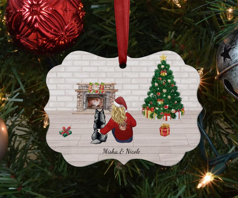 Festliches 'Personalisiertes Weihnachtsornament Haustier' mit Hund, Tannenbaum und Geschenken, ideal für den Weihnachtsabend.