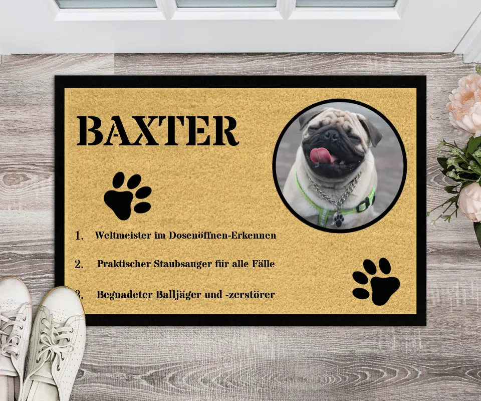 Personalisierte Hund Fußmatte mit Bild eines Mopses, mit Gummirand.