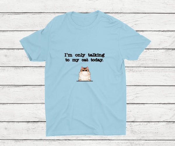 'Only Talking to My Cat' personalisiertes Katzen T-Shirt, ideal für Katzenbesitzer, bedruckt in Deutschland. Himmelblau Herren